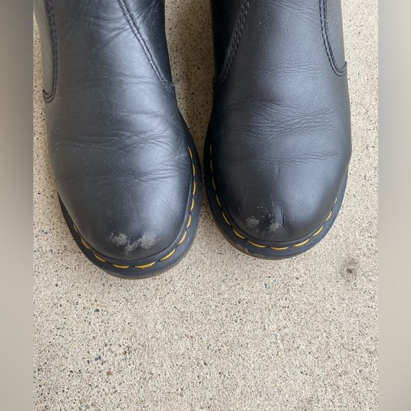 Dr. Martens Women’s 2976 Nappa Leather Chelsea Boots - Picture 6 of 7
